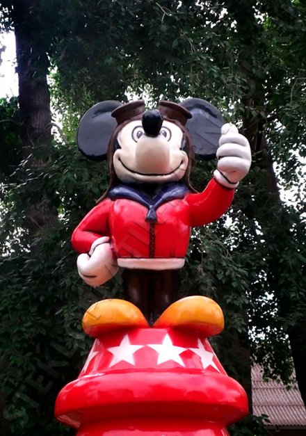 Микки Маус — высота 1,5 м.